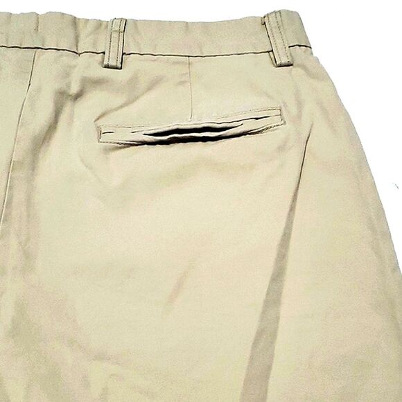 Old Navy Slim Fit Flat Front Khaki Shorts - Picture 7 of 9